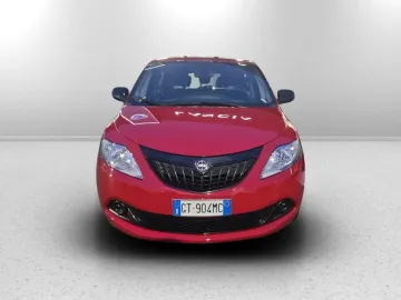 Car image 3