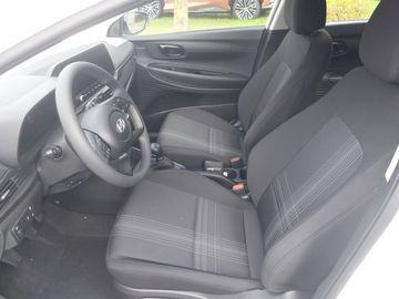 Car image 14