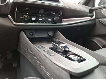 Car image 35