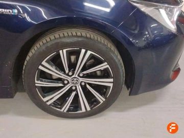 Car image 30
