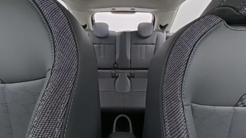 Car image 26