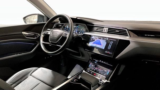 Audi Q8 55 quattro e-tron 304 kW image number 21