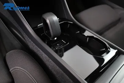 Car image 26