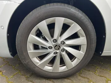 Car image 31