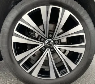 Car image 36