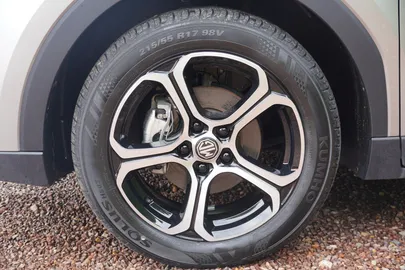 Car image 35