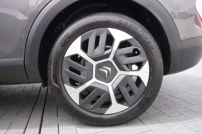 Car image 30