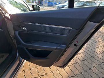 Car image 37