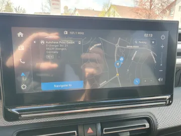 Car image 16