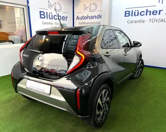 Car image 4