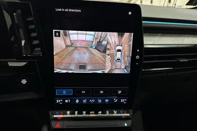 Car image 22
