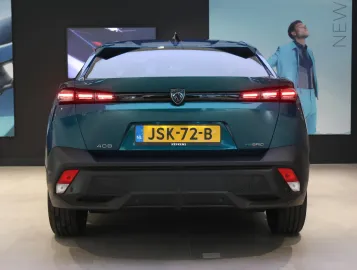 Car image 5