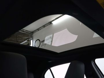 Car image 32