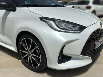 Car image 28