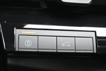 Car image 32