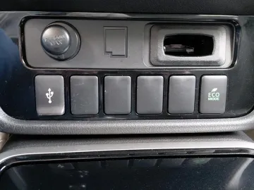 Car image 28