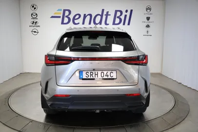Car image 4