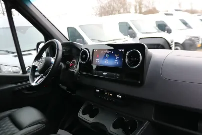 Car image 36