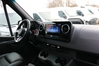 Car image 36