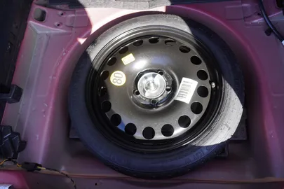 Car image 29