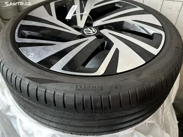 Car image 24