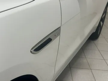 Car image 34