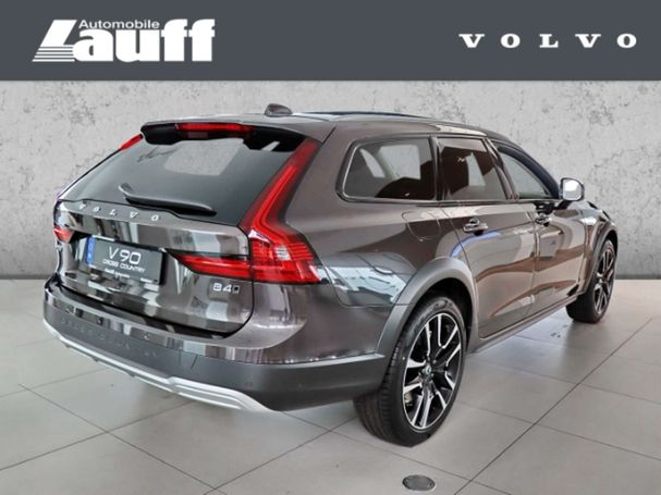 Volvo V90 Cross Country AWD B4 145 kW image number 2