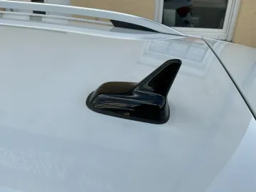 Car image 34