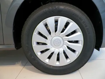 Car image 28
