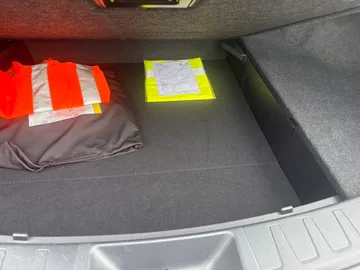 Car image 25