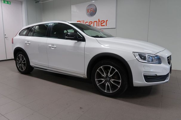 Volvo V60 Cross Country D3 110 kW image number 2