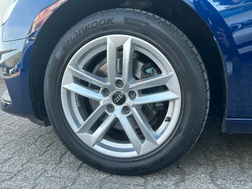 Car image 30