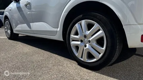 Car image 20