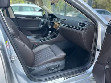 Car image 27