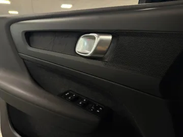Car image 43