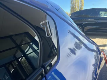 Car image 40