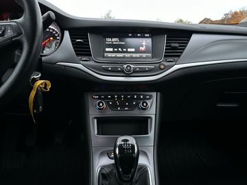 Car image 14