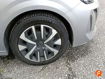 Car image 29