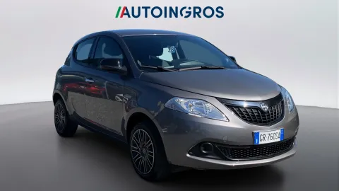 Car image 2