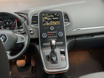 Car image 30