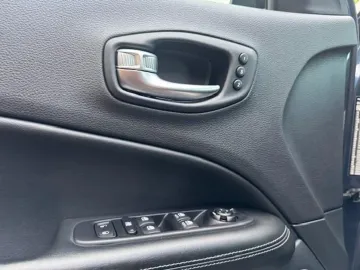 Car image 33