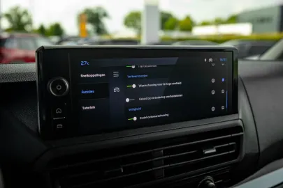 Car image 23