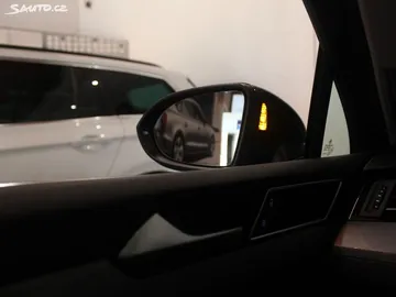 Car image 35
