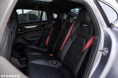 Car image 32