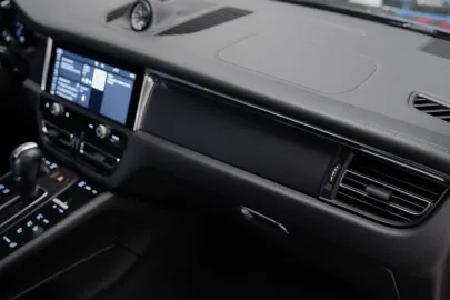 Car image 40