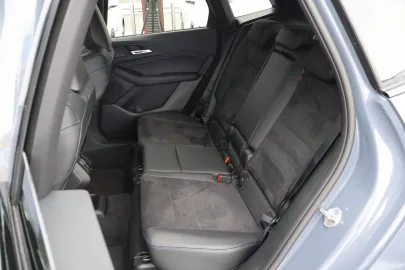 Car image 32