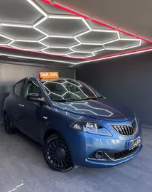 Car image 2