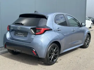 Car image 4
