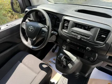 Car image 27