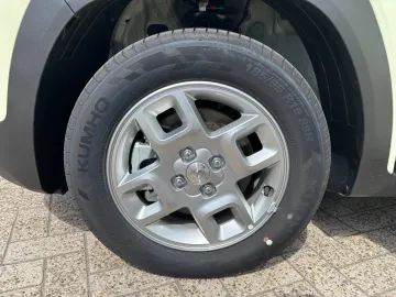 Car image 20
